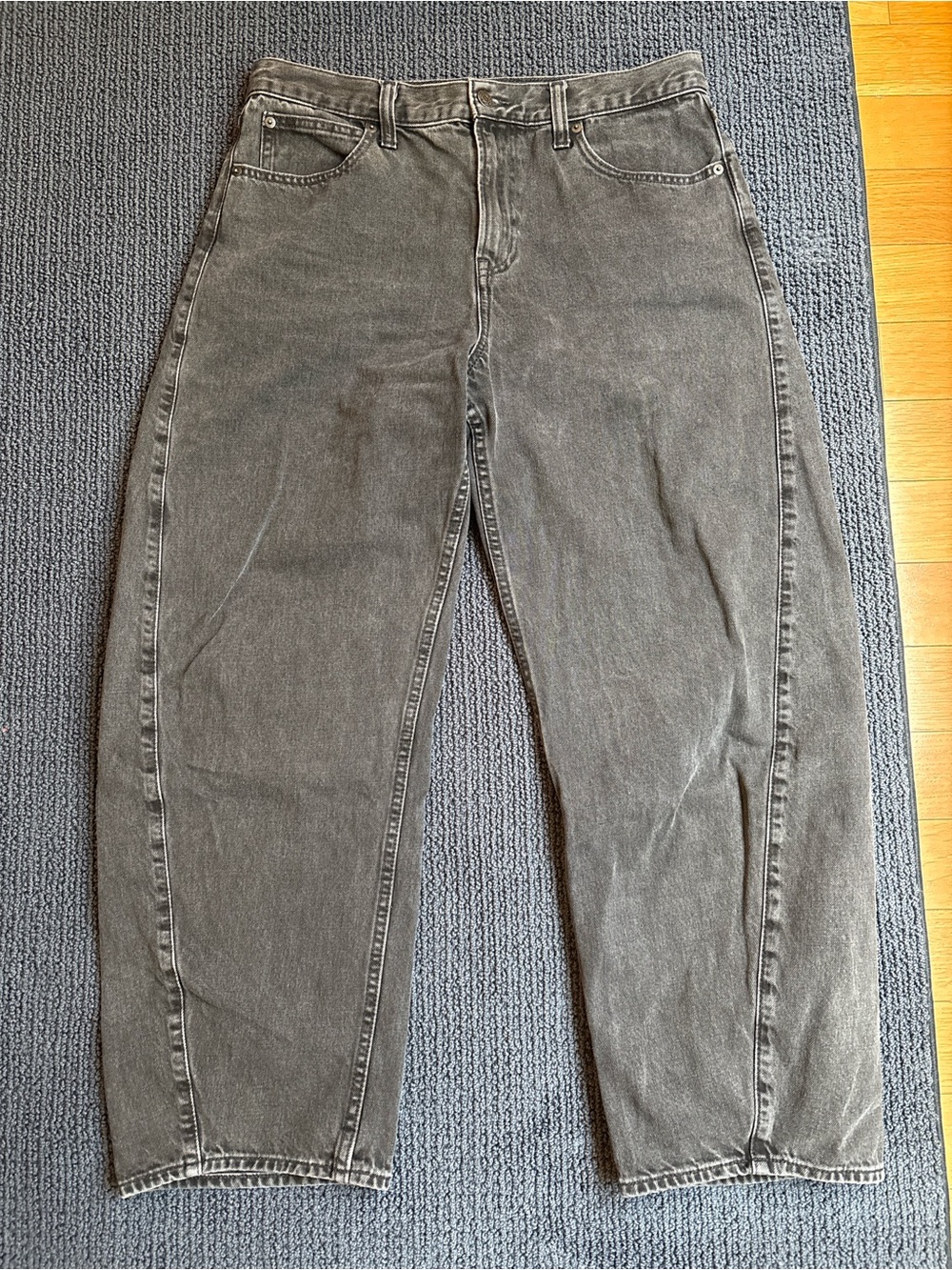 GAP Women’s Barrel Black Washed Jeans